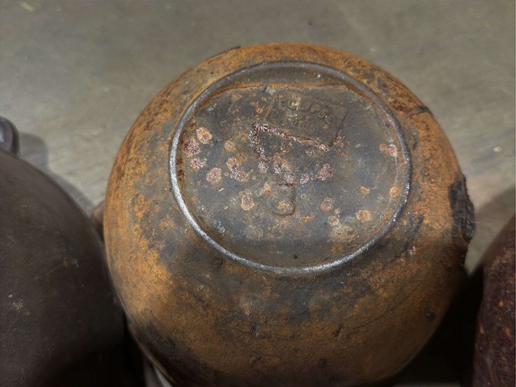 large-group-of-cast-iron-pots-image-8