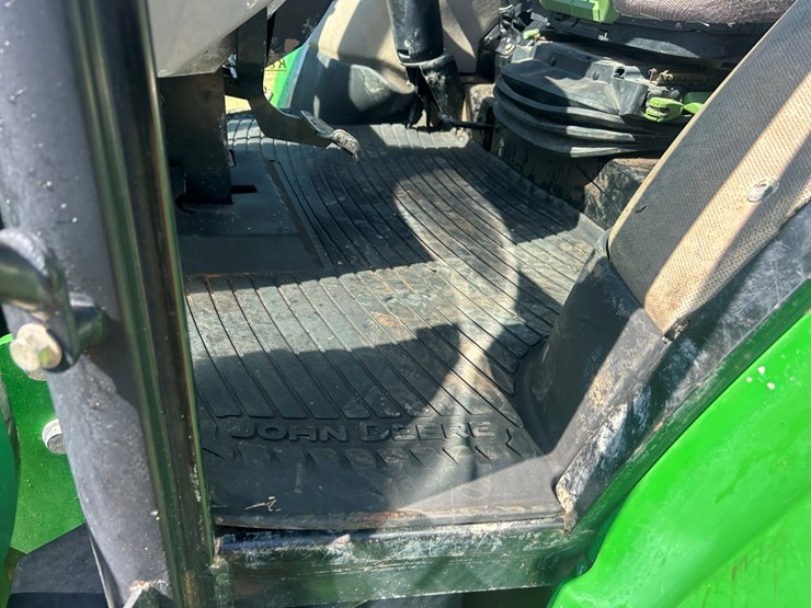 john-deere-6140d-image-32