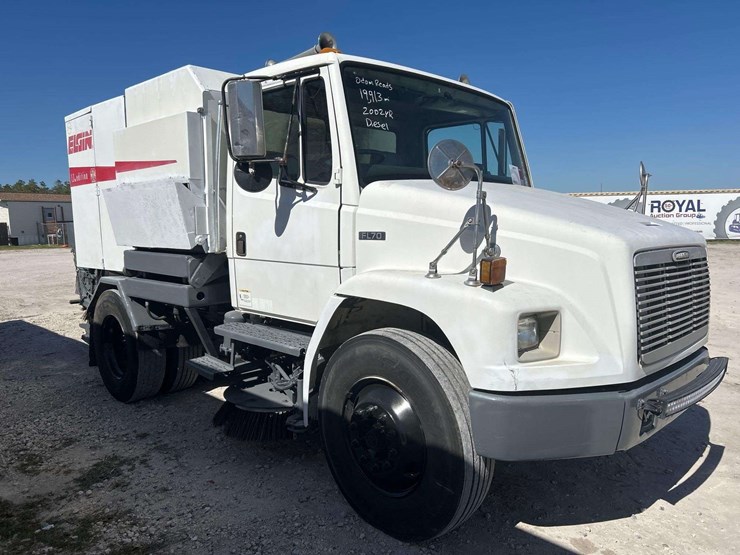 2002-freightliner-fl70-image-2