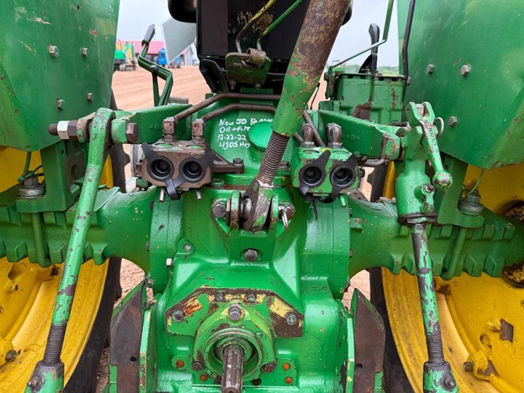1980-john-deere-2240-image-25