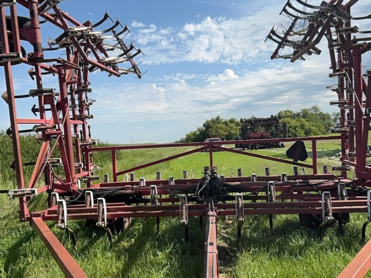 45’-wil-rich-field-cultivator-with-complete-walking-tandems-and-harrows-image-6