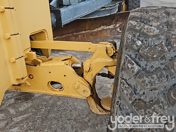 2014-deere-770g-image-16