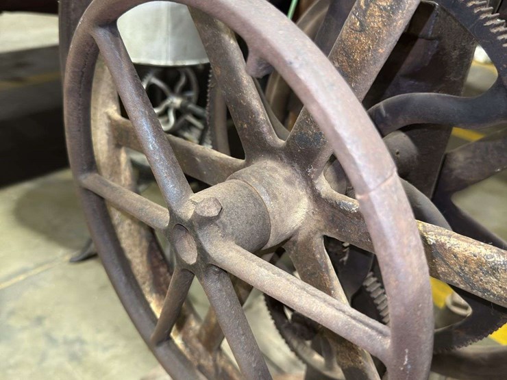 foot-powered-treadle-machine-image-24