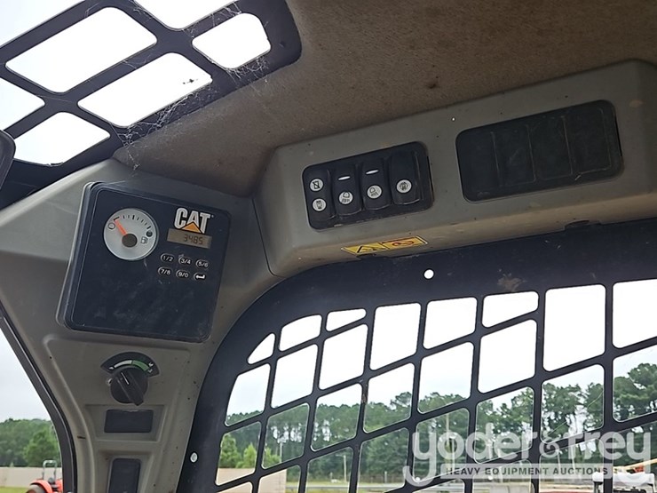 2016-caterpillar-236d-image-33