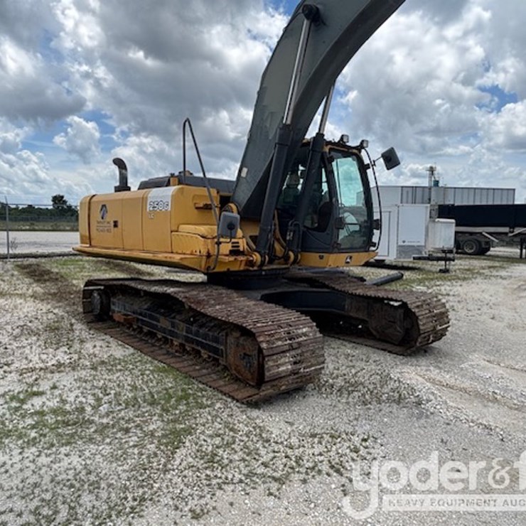 2011 DEERE 250G LC