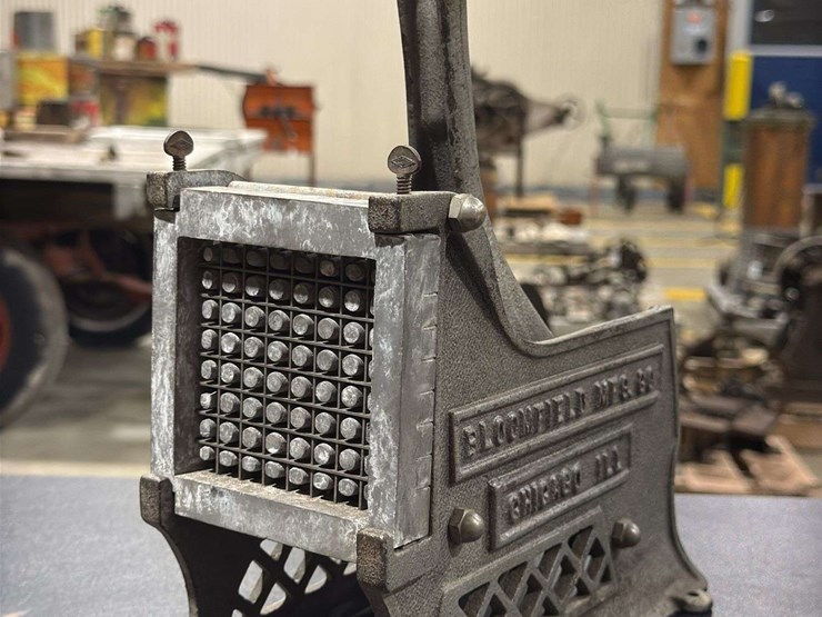 bloomfield-cast-iron-french-fry-cutter.-image-1