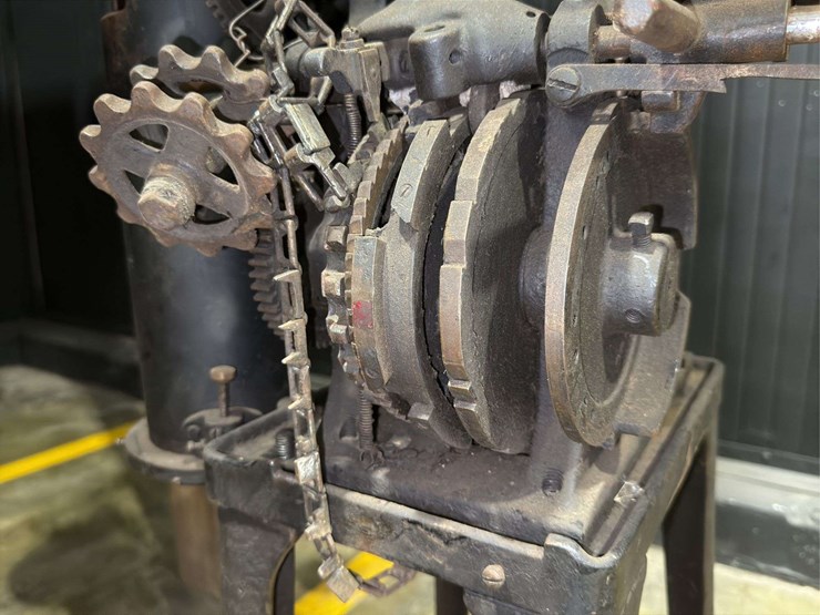 circular-knitting-machine-image-47