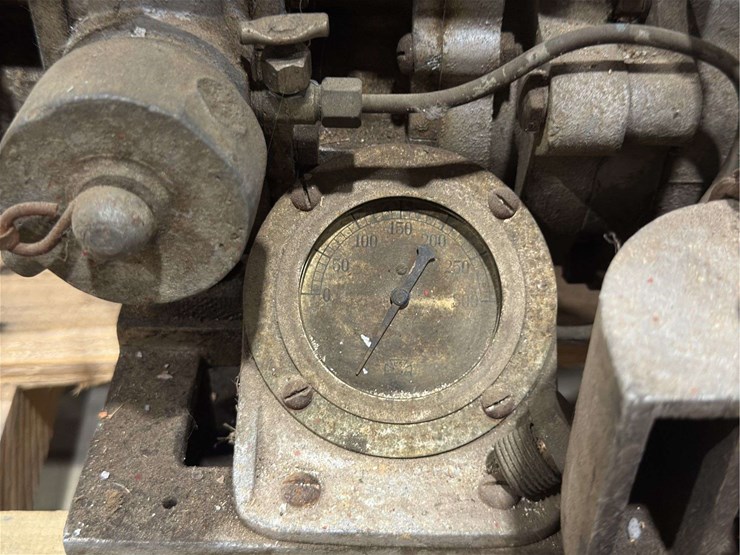 edwards-model-85-brass-gear-drive-water-pump.-image-3