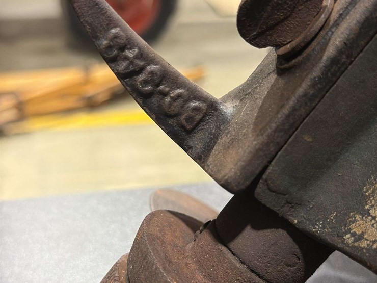 american-leather-splitter,-also-known-as-a-leather-skiver-or-cutter-image-15