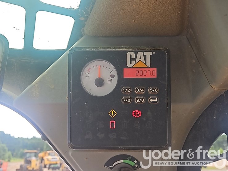 2017-caterpillar-259d-image-29