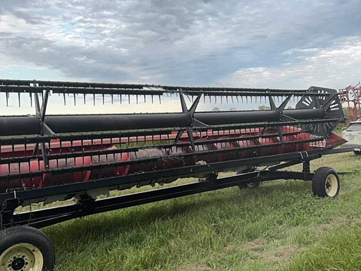 24’-massey-ferguson-soybean-header-image-6