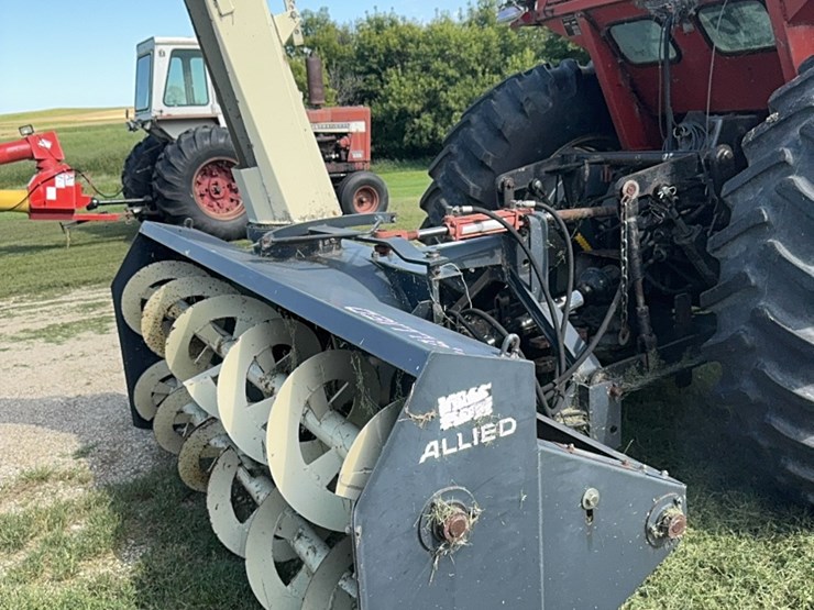 allied-snowblower,-twin-auger,-two-stage,-hyd.-chute,-works-great,-little-use-image-4