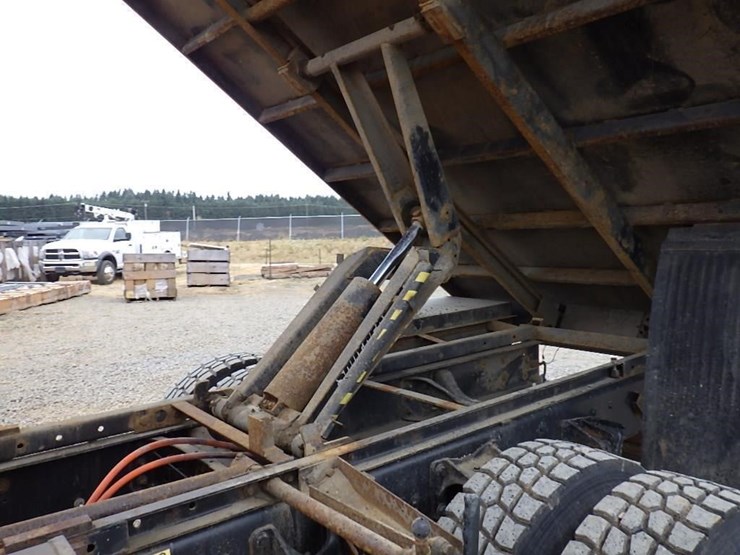 2013-ford-f750-image-8