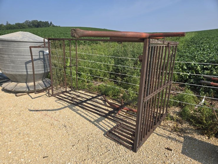 #3910-•-pick-up-truck-cattle-rack-image-2