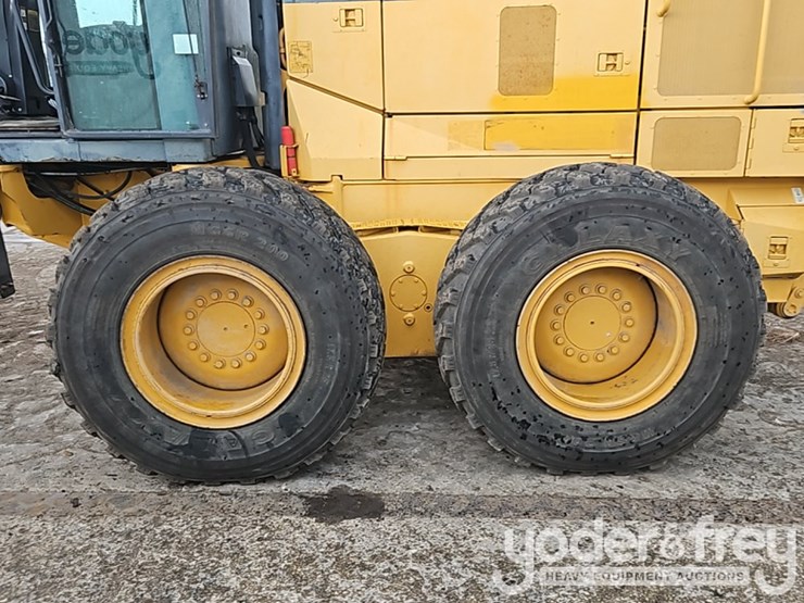 2014-deere-770g-image-23