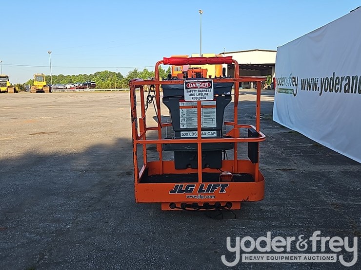 2004-jlg-e300ajp-image-8
