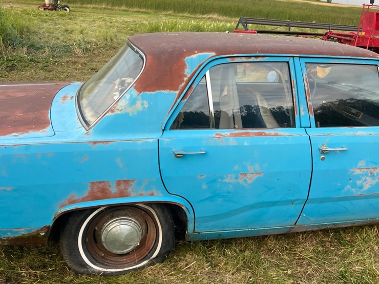 1972-plymouth-valient￼,-slant-six-engine-and-manual-transmission,-glass-is-good,-leaf-springs,-been-sitting-for-a-long-time.-image-9