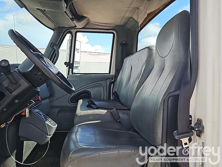 2006-international-durastar-4300-image-23