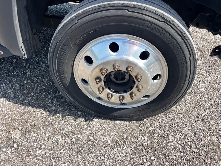2016-ford-f550-image-11