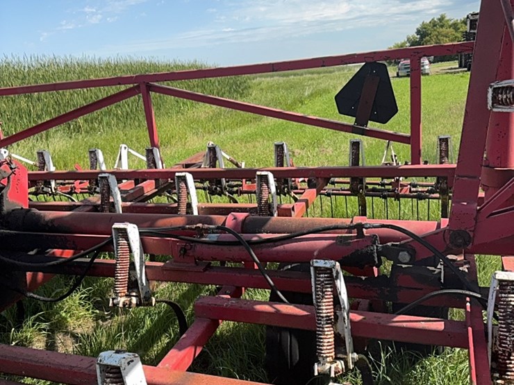 45’-wil-rich-field-cultivator-with-complete-walking-tandems-and-harrows-image-15