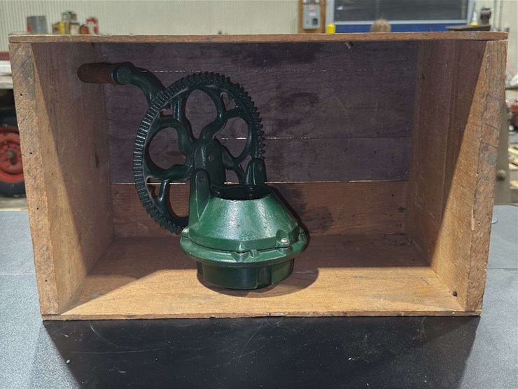 goodell-company-"turntable-'98"-apple-peeler-and-wooden-apple-crate-image-14