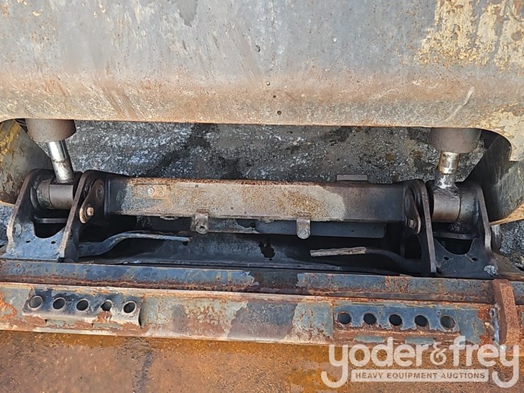 2022-caterpillar-246d3-image-16