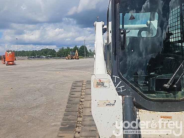 2023-bobcat-t870-image-14