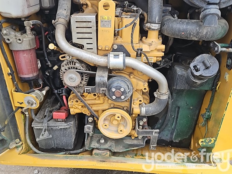 2016-caterpillar-236d-image-23