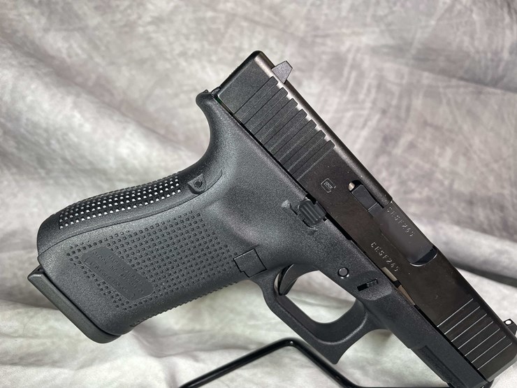 #4544-•-glock-19-gen-5-9mm-luger-semi-auto-pistol,-sn:-cesf245-image-8