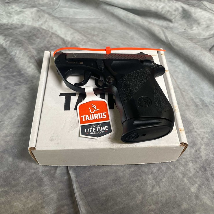 #4553 • Taurus PT22 22 LR Pistol, SN: 06704Y