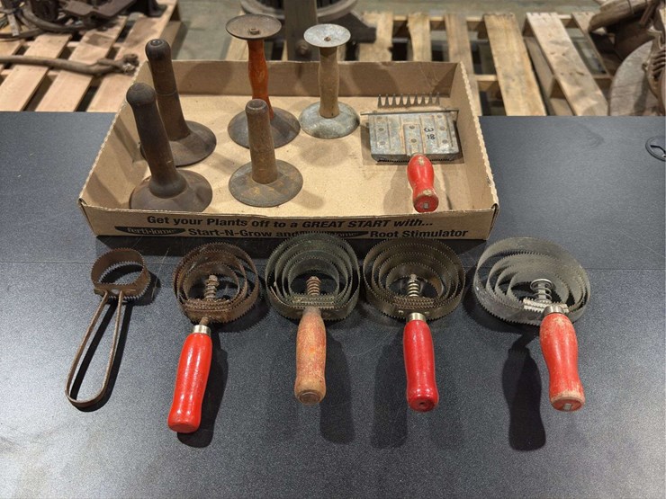 vintage-grooming-tools-for-livestock-image-1