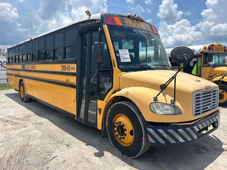 2007-freightliner-b2-image-2