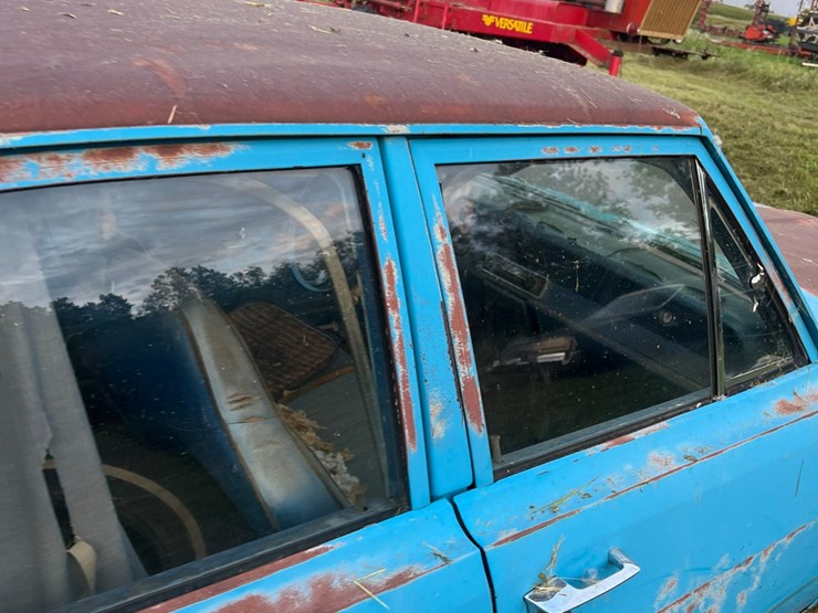 1972-plymouth-valient￼,-slant-six-engine-and-manual-transmission,-glass-is-good,-leaf-springs,-been-sitting-for-a-long-time.-image-52