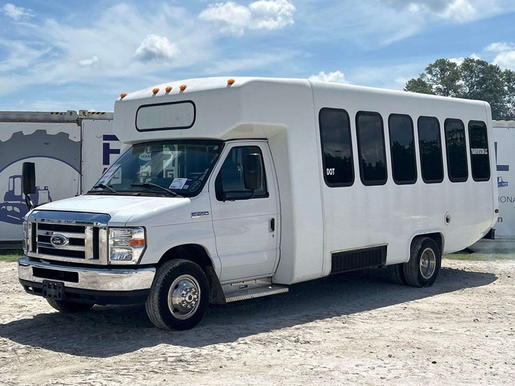 2019-ford-e450-image-1