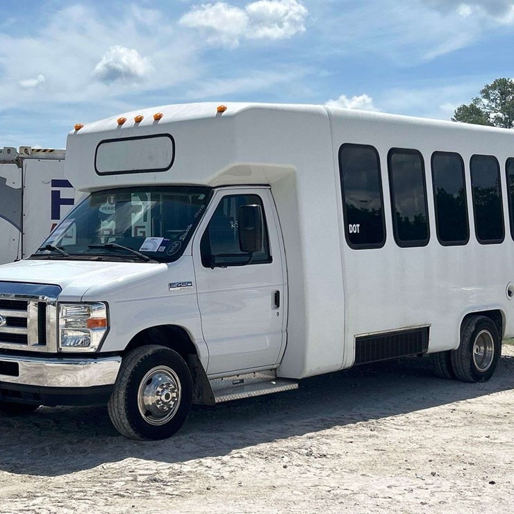 2019 FORD E450