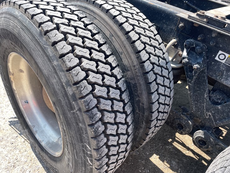 2014-kenworth-t680-image-22