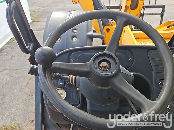 2015-jcb-510-56-image-32
