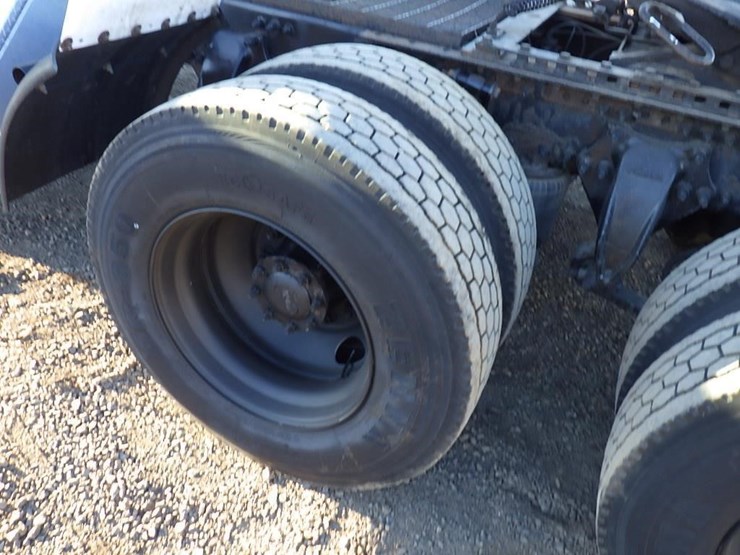 2016-freightliner-cascadia-113-image-38
