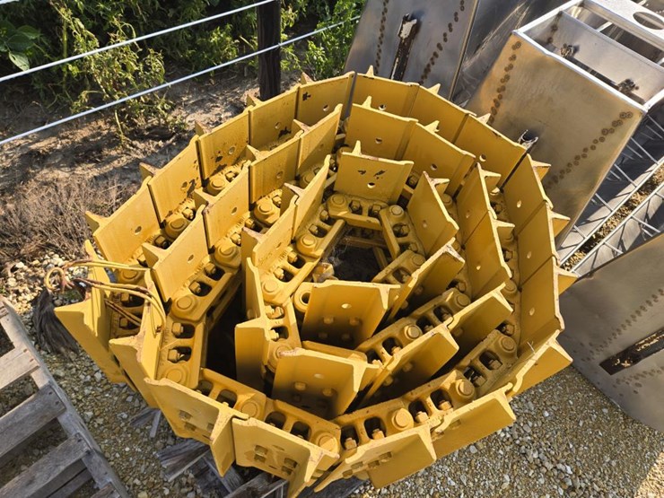 #3864-•-set-of-2-track-chains-with-pads-image-4