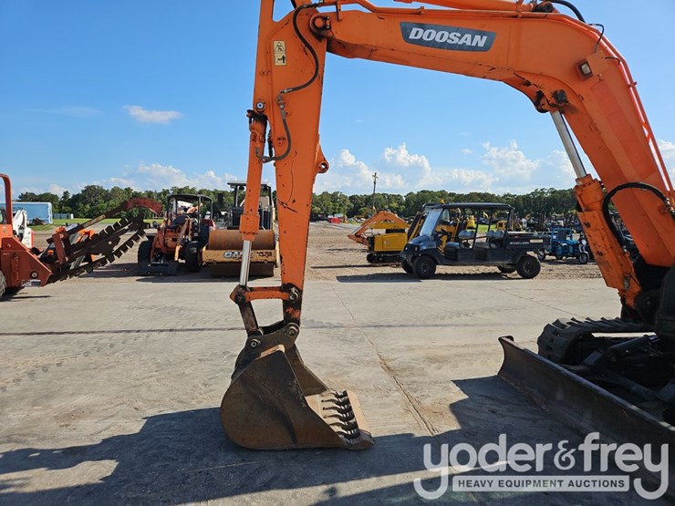 2019-doosan-dx85r-3-image-17