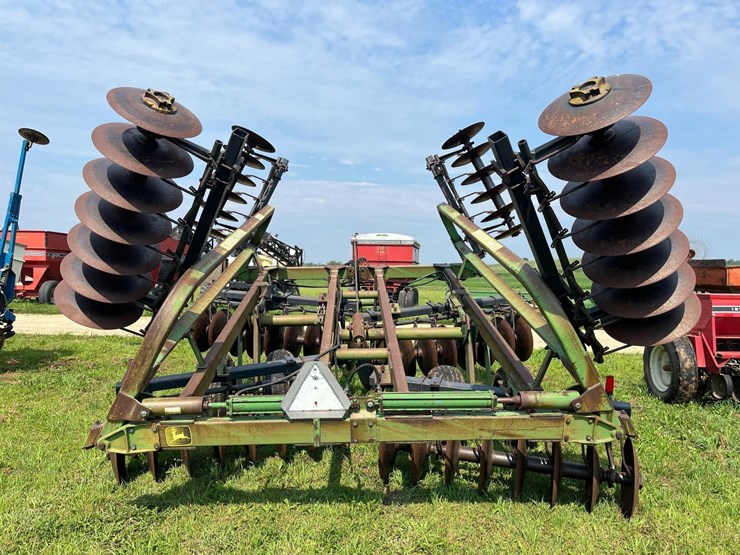 john-deere-230-image-5