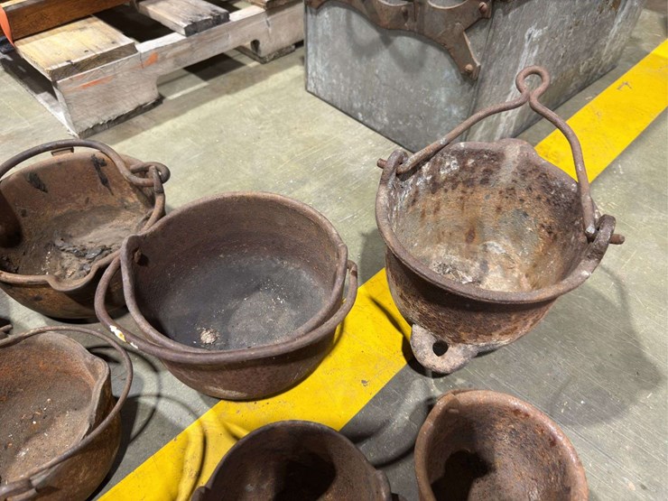 large-group-of-cast-iron-pots-image-4