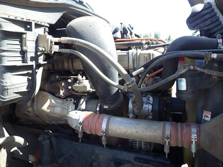 2012-freightliner-cascadia-125-image-17