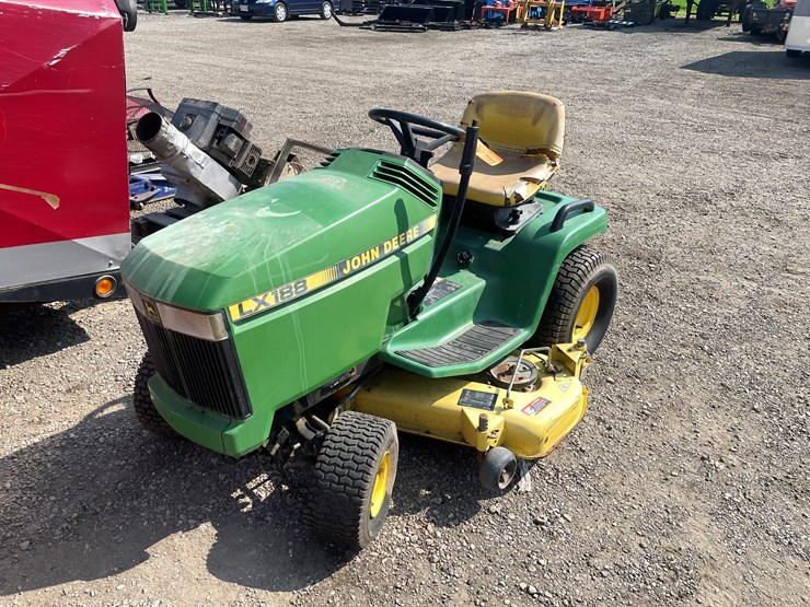 john-deere-la-image-1