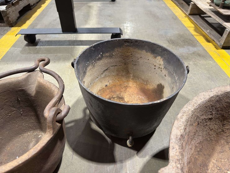 cast-iron-pots-image-4