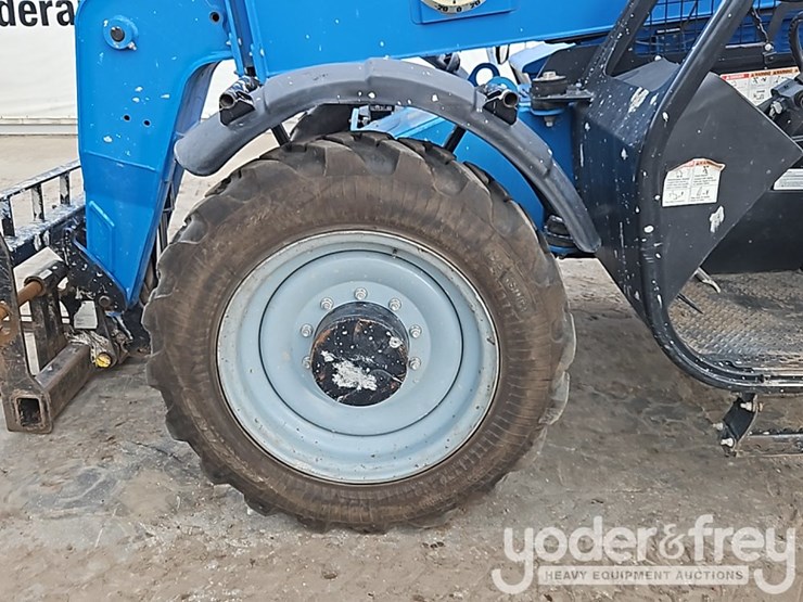 2019-genie-gth844-image-14