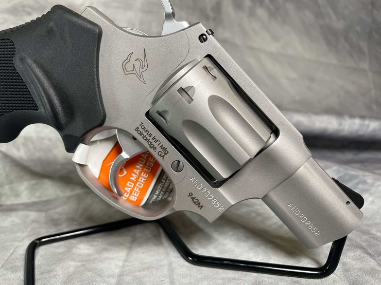 #4536-•-taurus-model-942-22-wmr-revolver,-sn:-ahd909852-image-9