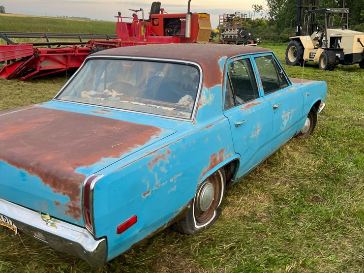 1972-plymouth-valient￼,-slant-six-engine-and-manual-transmission,-glass-is-good,-leaf-springs,-been-sitting-for-a-long-time.-image-12