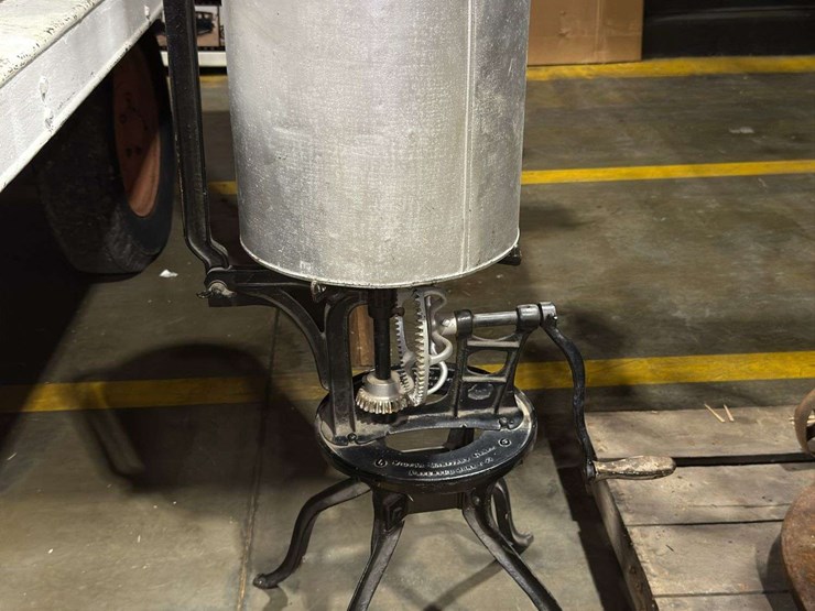 victor-floor-model-sanitary-butter-churn-image-1