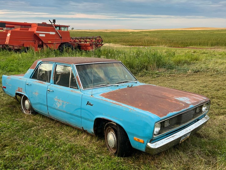1972-plymouth-valient￼,-slant-six-engine-and-manual-transmission,-glass-is-good,-leaf-springs,-been-sitting-for-a-long-time.-image-2